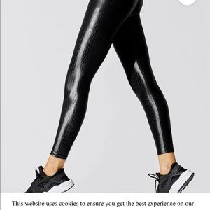 Carbon38 crocodile black leggings